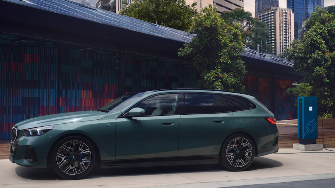 De allereerste BMW i5 Touring